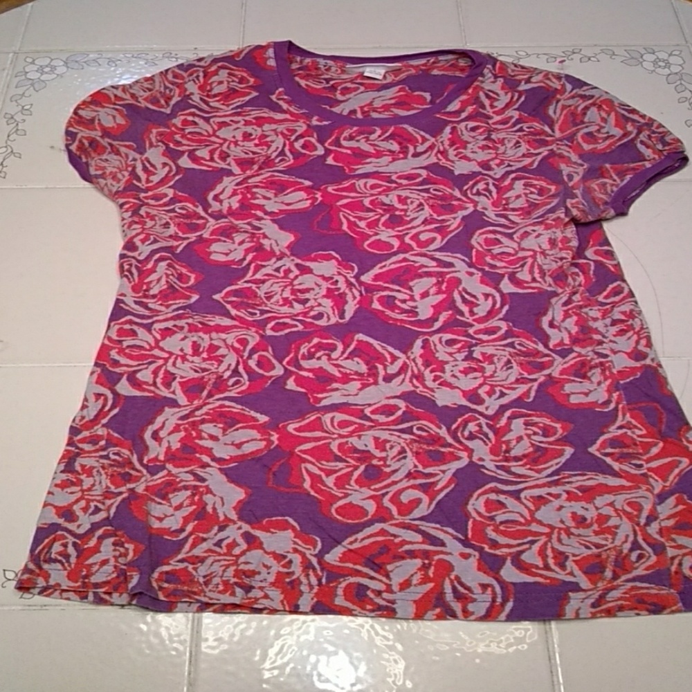 Women's T shirt.     61